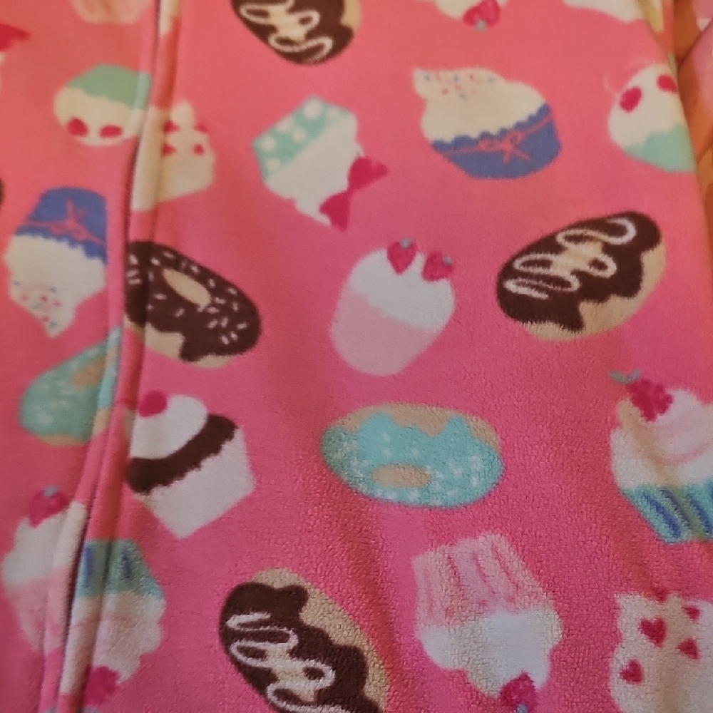 BOGO OFFER🎀 Cherry and Cupcake Kids Pajamas Set - Picture 7 of 7